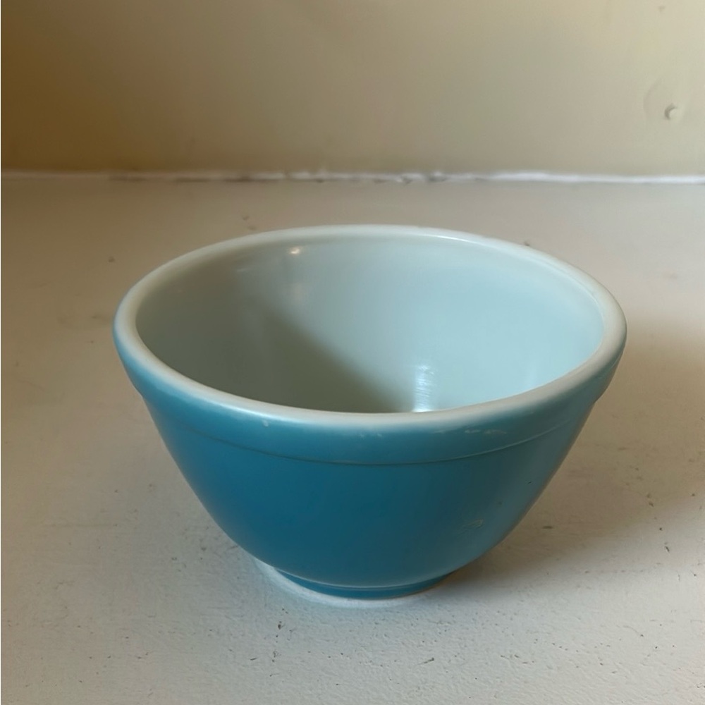 Vintage Pyrex Blue Nesting Bowl